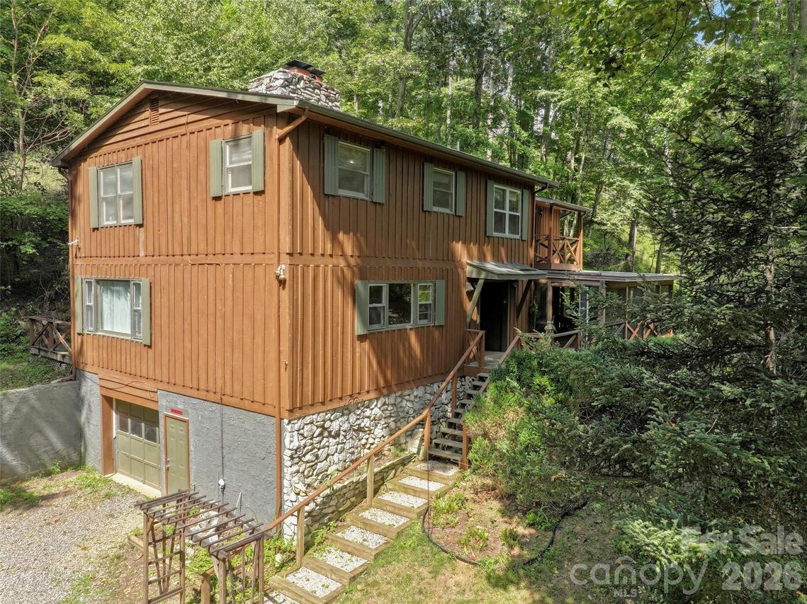 435 Three Quarter Creek Rd., Burnsville, NC 28714