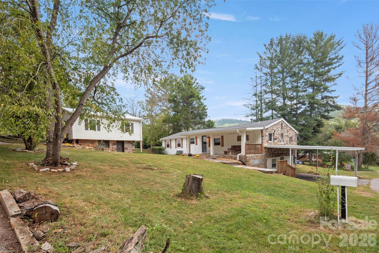 28 Long Cove Rd., Candler, NC 28715