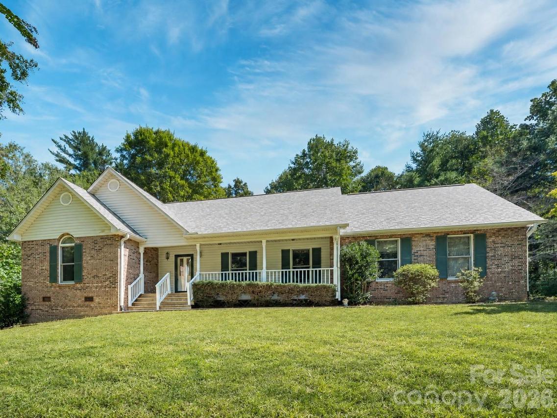 106 Fish Hawk Dr., Hendersonville, NC 28739