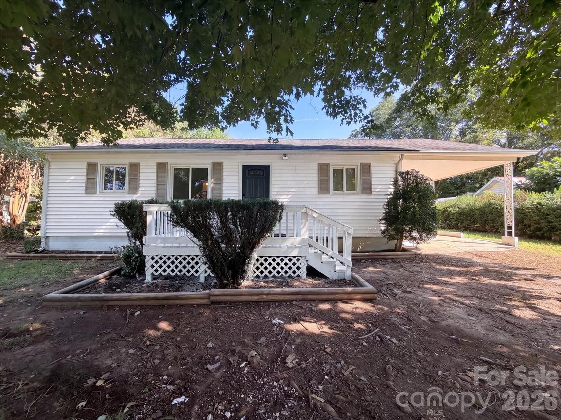 131 Highland Point Ave., Harmony, NC 28634