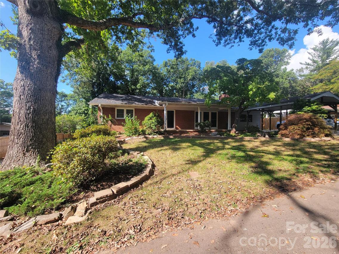 67 Fairlane Dr., Waynesville, NC 28786