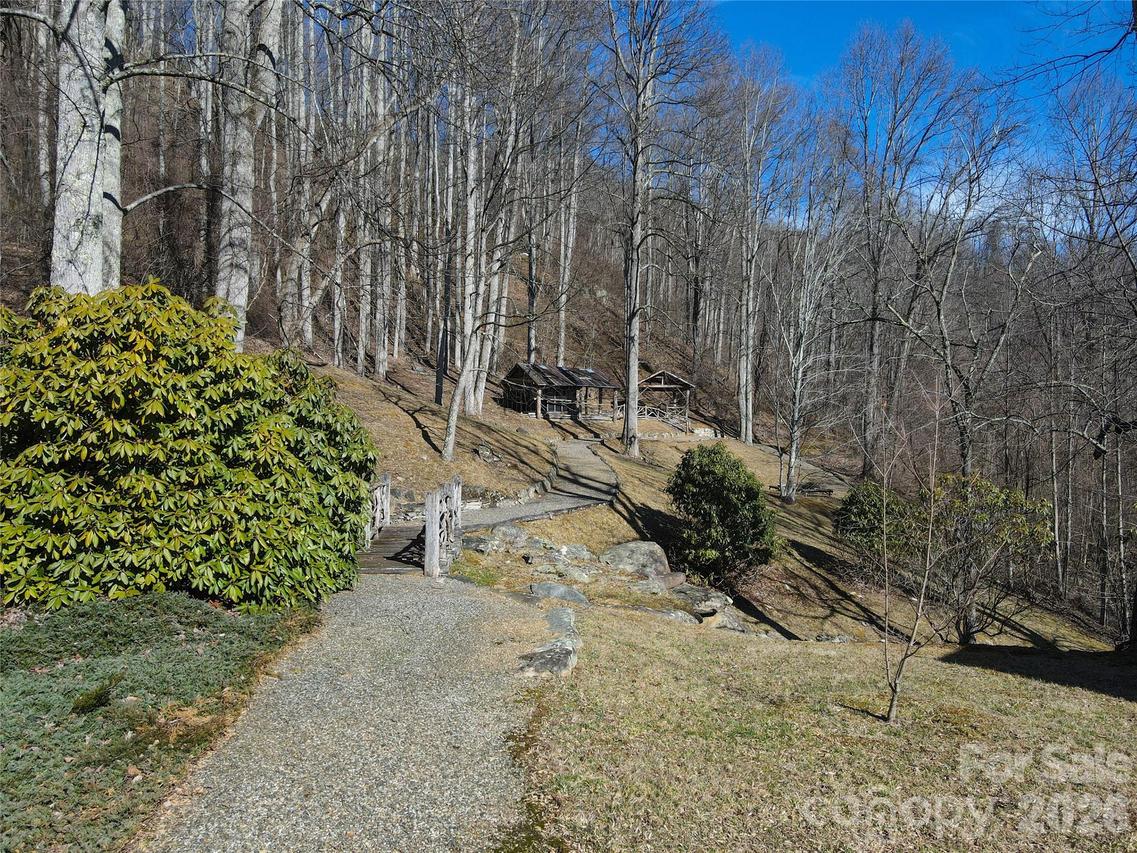 735 Whisper Mountain Dr., Leicester, NC 28748