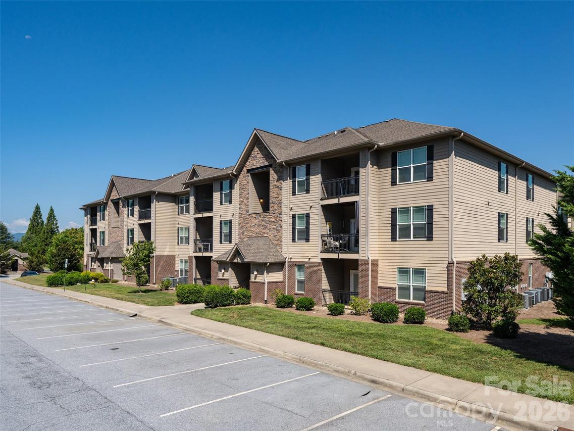 91 Brickton Village Cir. #103, Fletcher, NC 28732