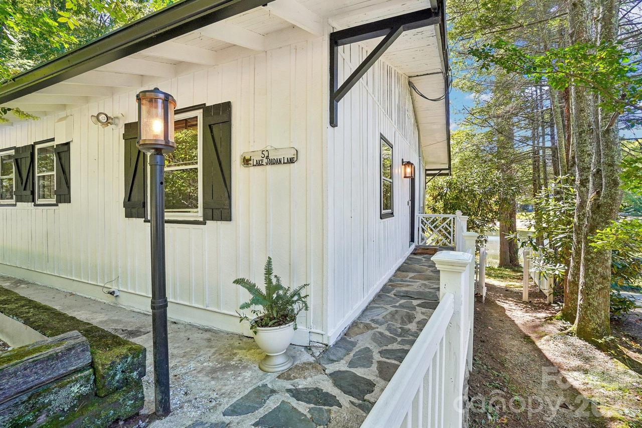 52 Lake Jordan Dr., Flat Rock, NC 28731