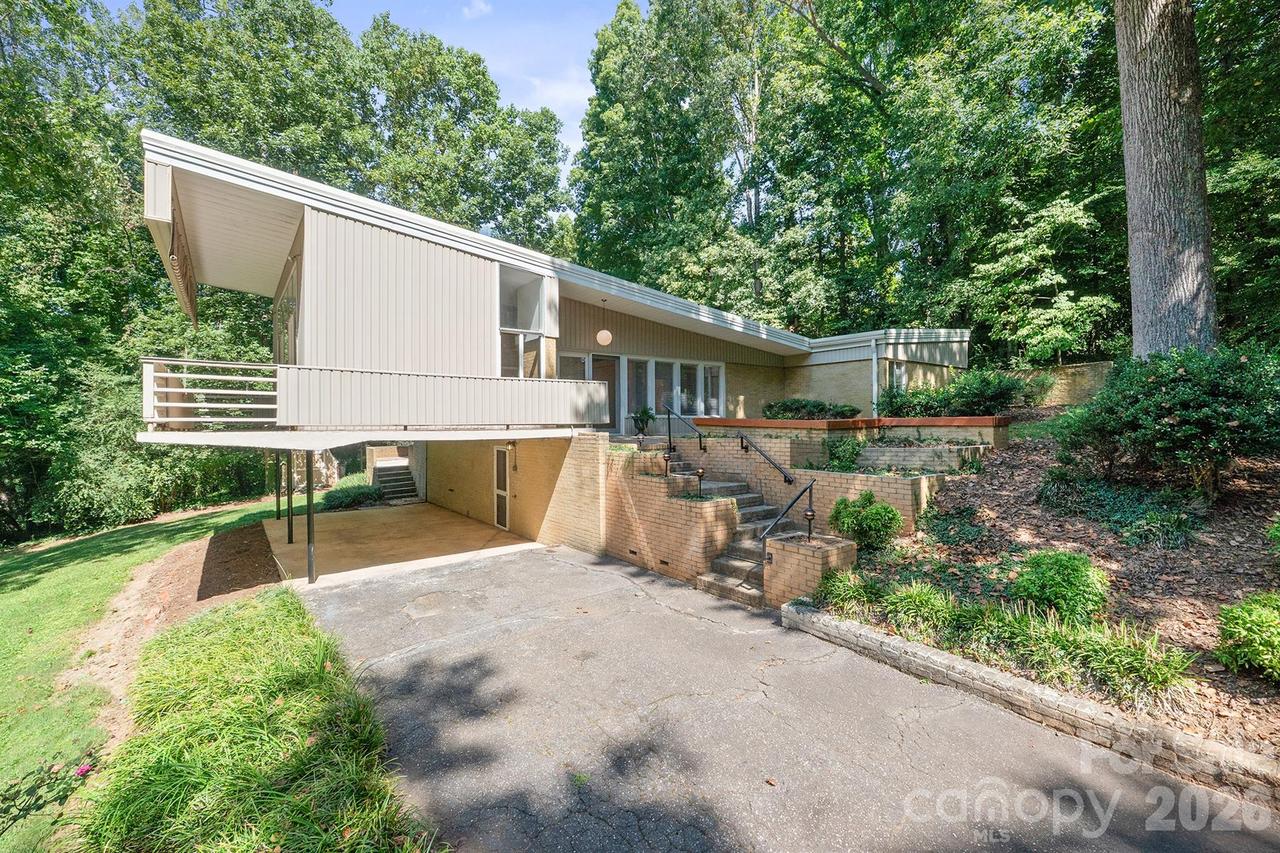 220 30th Ave., Hickory, NC 28601