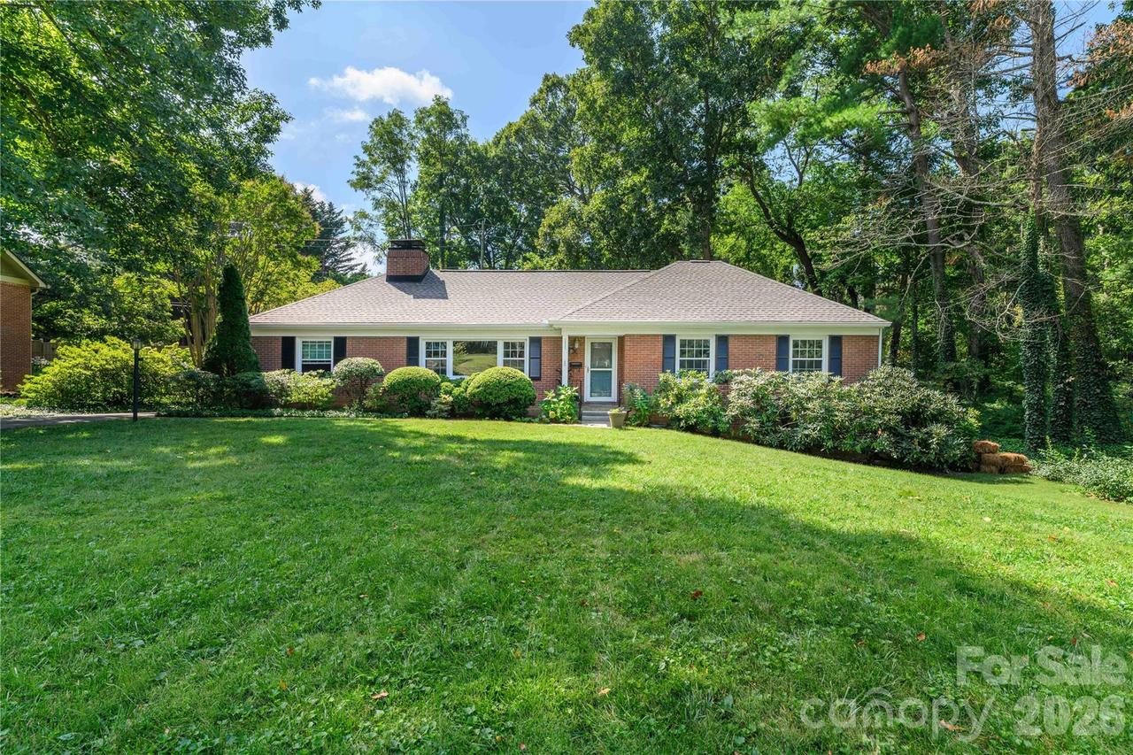 111 Gracelyn Rd., Asheville, NC 28804