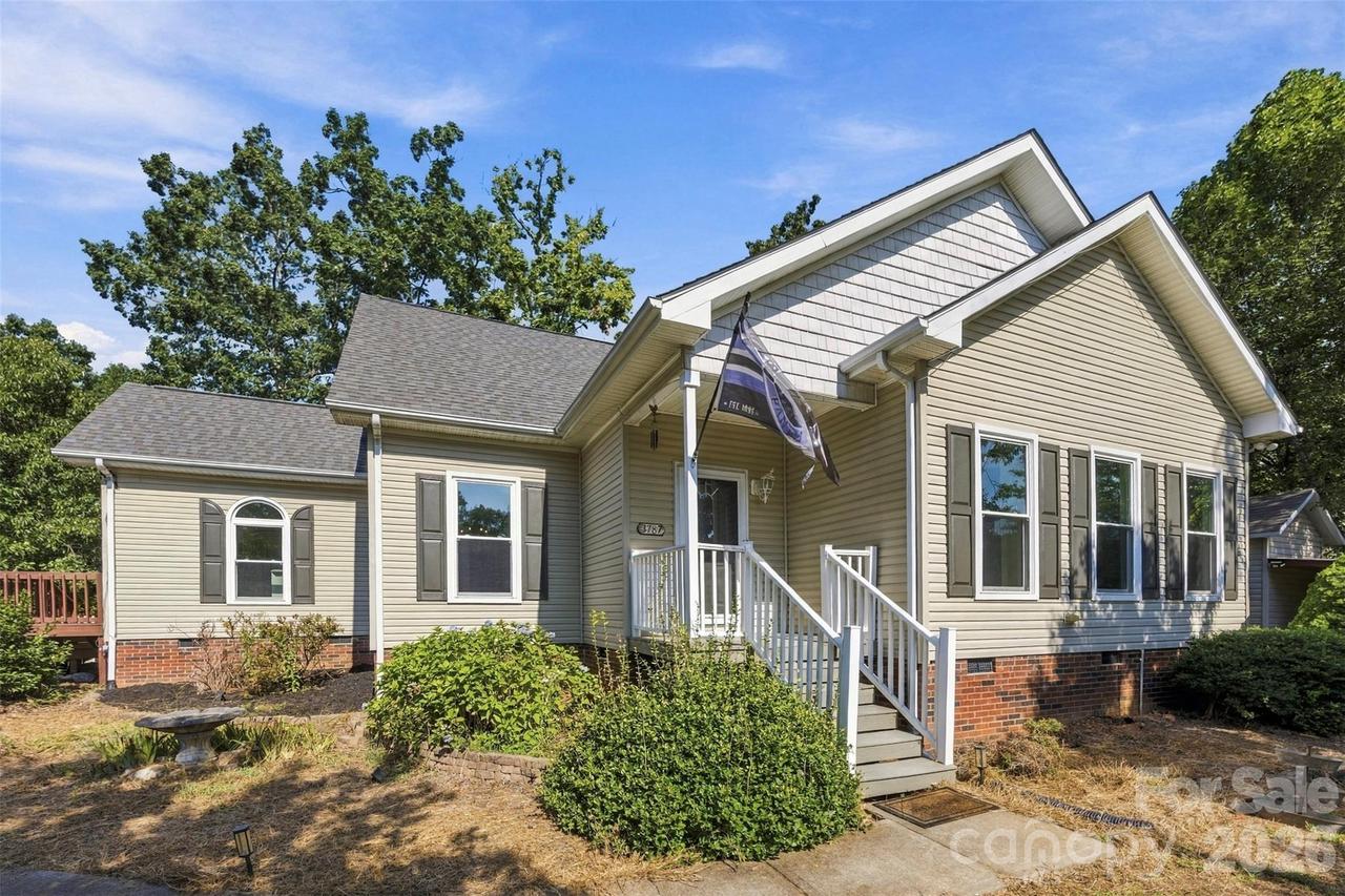3787 Rolling View Ln., Maiden, NC 28650