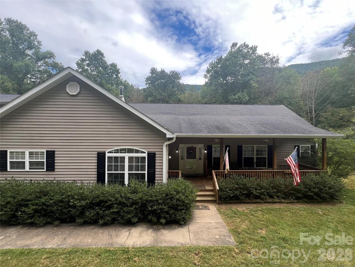 201 S Face Ln., Burnsville, NC 28714