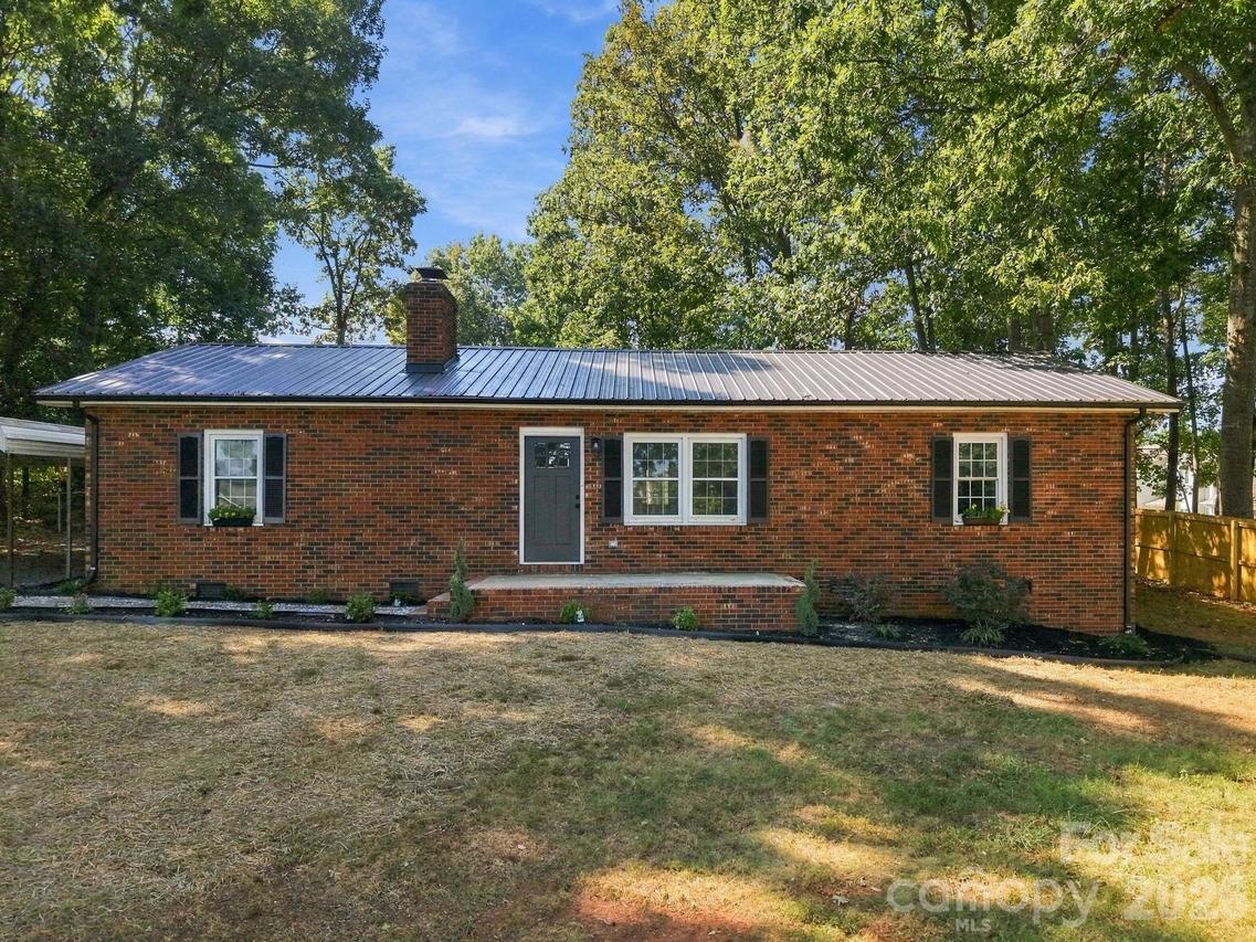 3231 Frazier Dr., Claremont, NC 28610