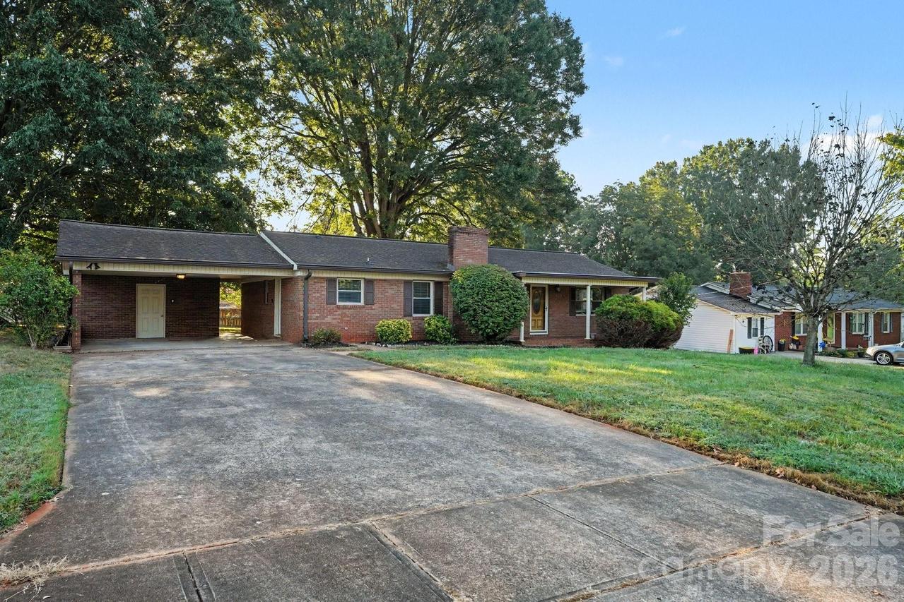 1204 Fulton Dr., Statesville, NC 28677