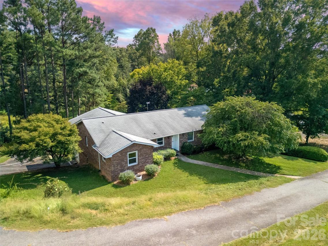 114 Falling Waters Rd. #2, Hendersonville, NC 28792