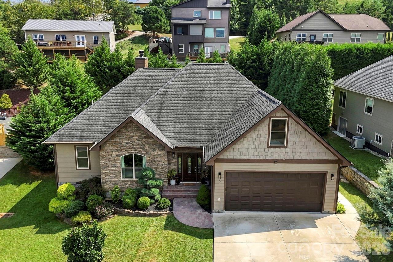 9 Pondberry Ct., Asheville, NC 28806