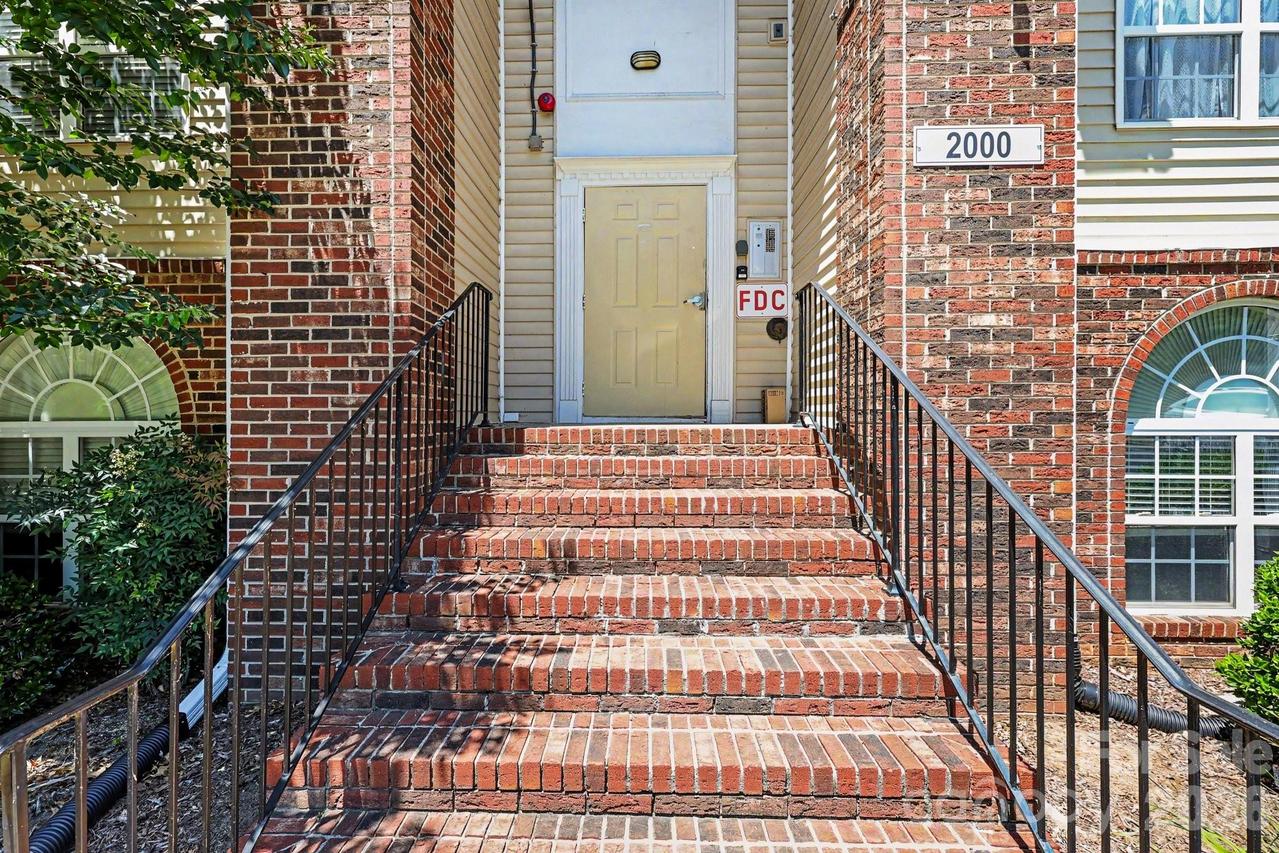 2012 Salem Bluff Dr. #812, Winston Salem, NC 27127