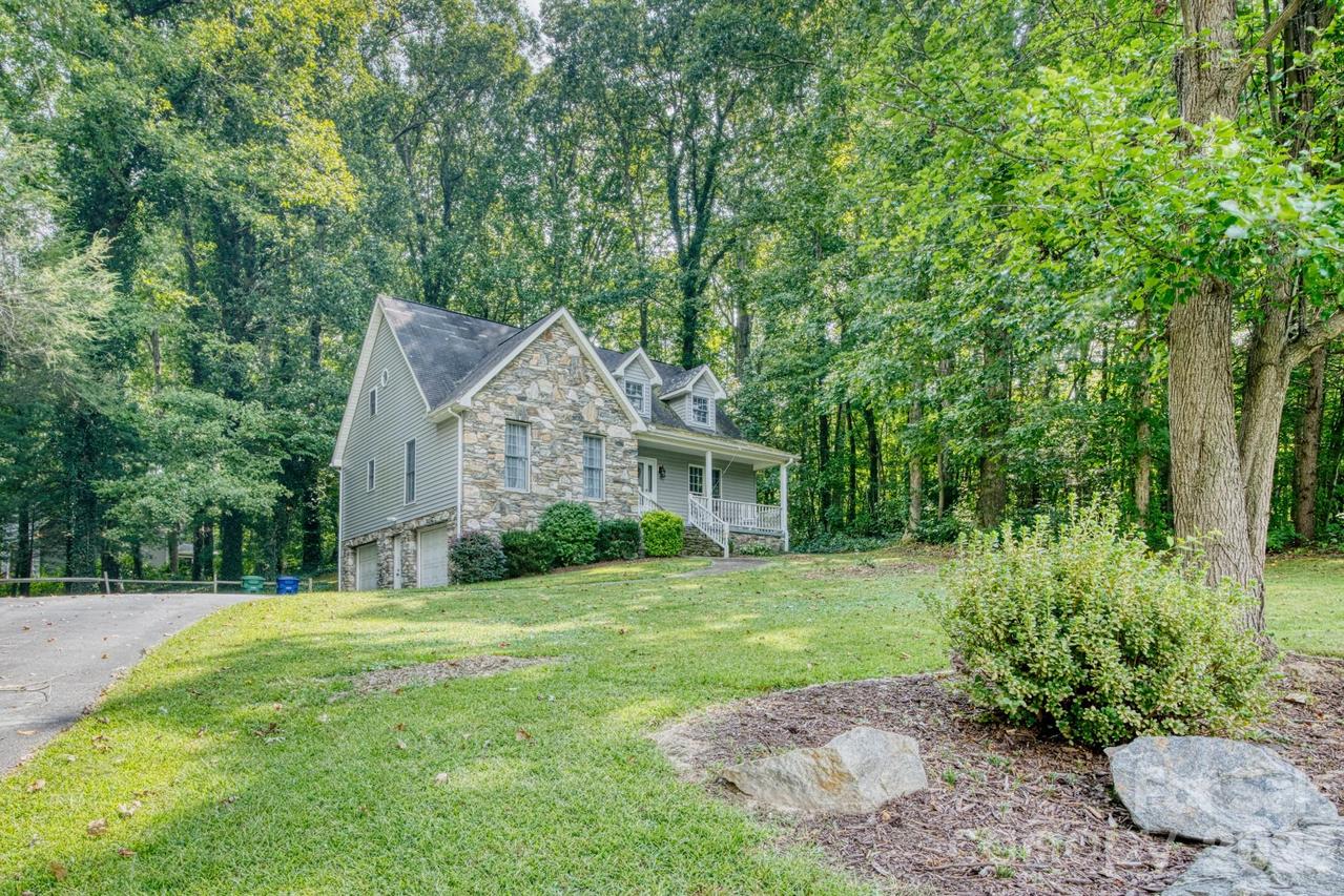163 Canaan Dr., Candler, NC 28715