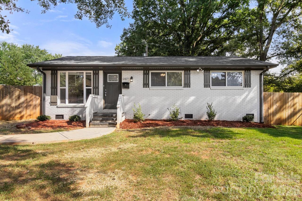 2427 Carrington Ct., Charlotte, NC 28208