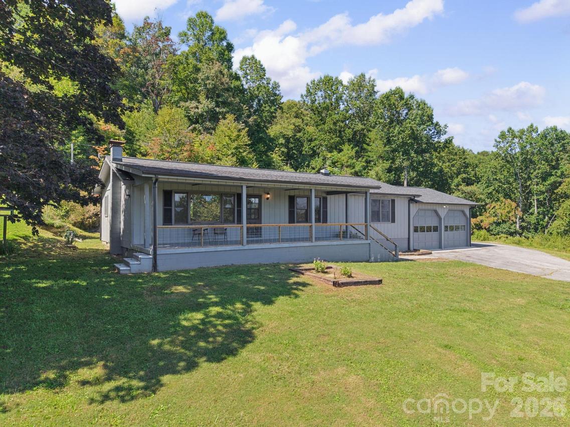 727 E Lyda Rd., Hendersonville, NC 28792