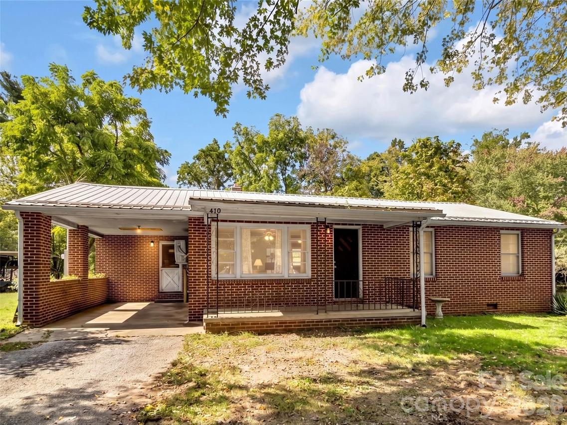410 Westwood Cir., Waynesville, NC 28786
