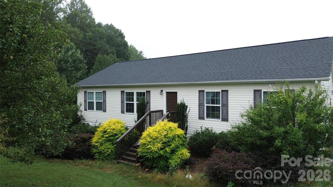 1274 Crandell Dr., Crouse, NC 28033