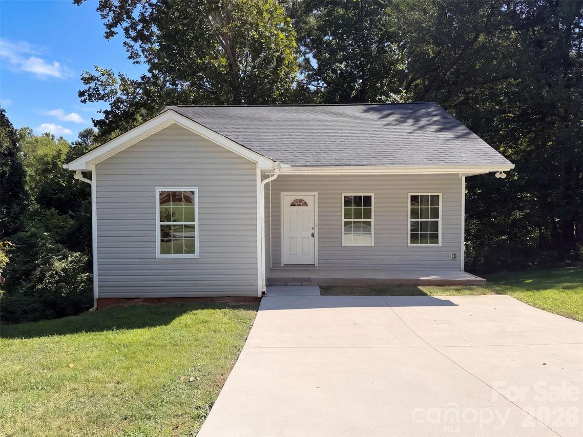 604 Stewart Ct., Statesville, NC 28677