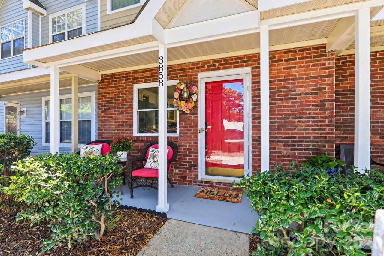 3858 Mosscroft Ln., Charlotte, NC 28215