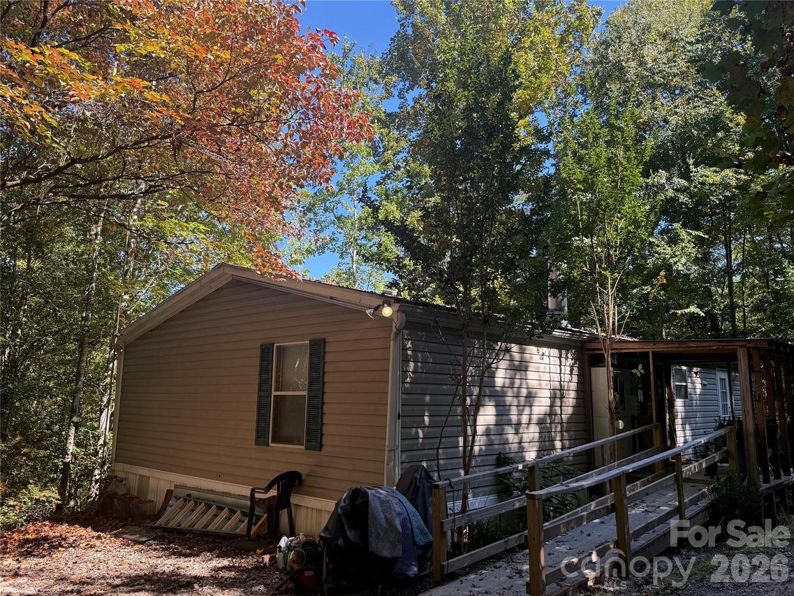 701 Possum Holler Dr., Bryson City, NC 28713