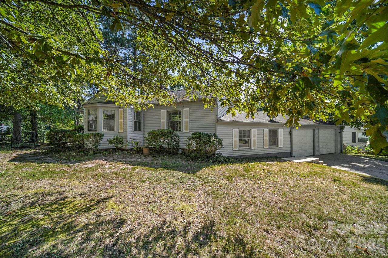1011 Holland Ave., Gastonia, NC 28052