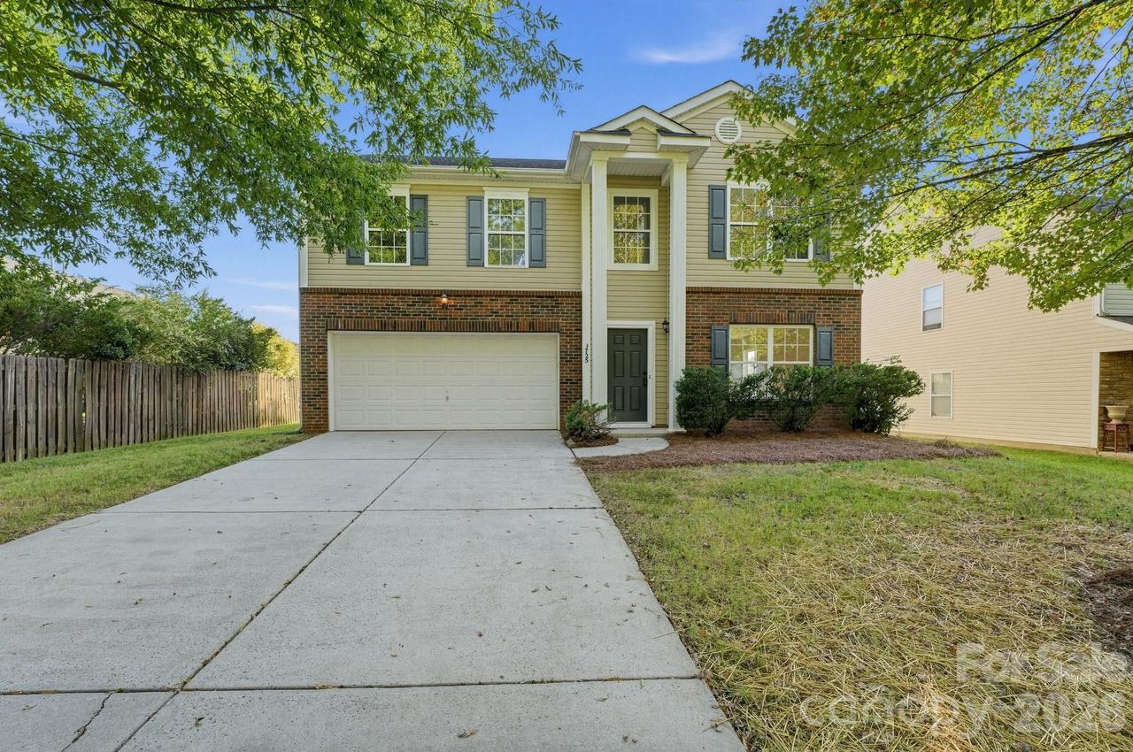 3725 Larkhaven Village Dr., Charlotte, NC 28215