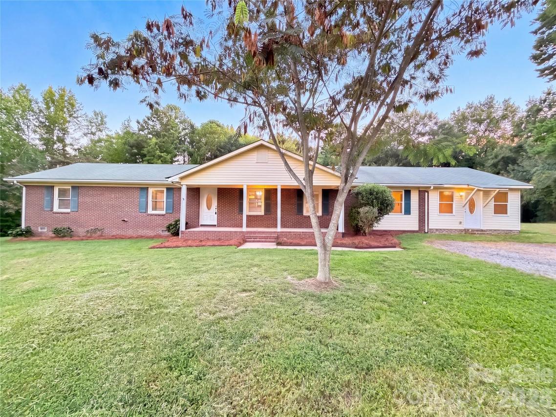 15408 Shawnee Tr., Matthews, NC 28104