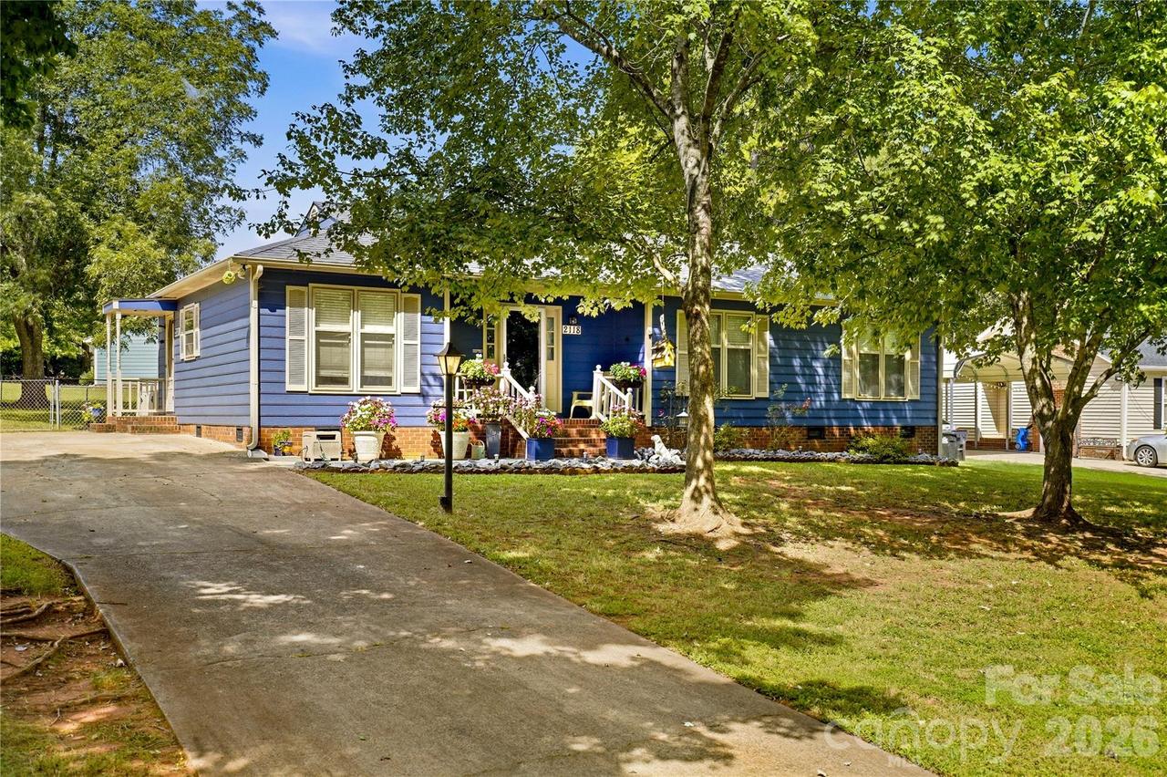 2118 Lampglow Ct., Gastonia, NC 28056
