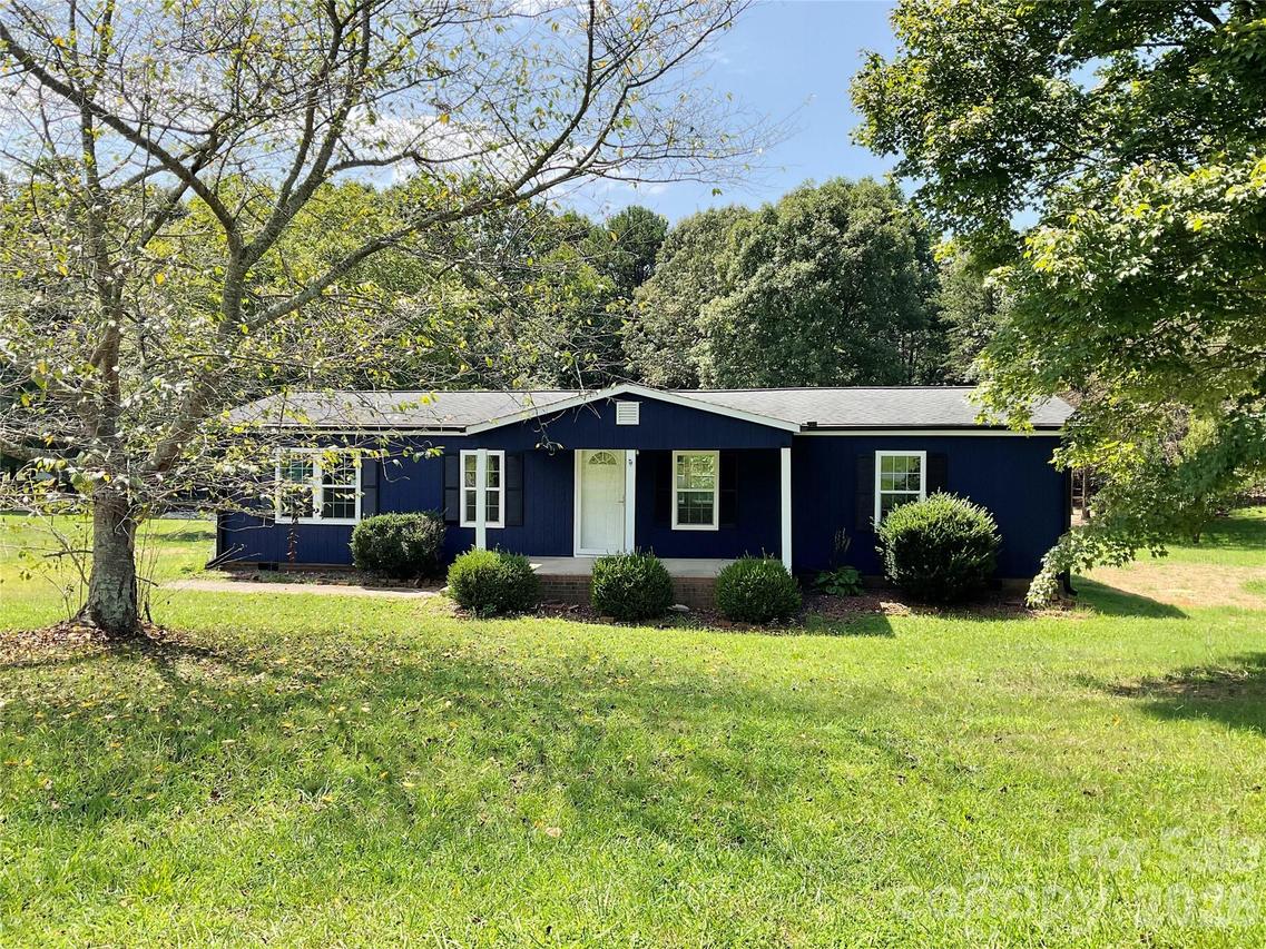 204 Conifer Dr., Statesville, NC 28625