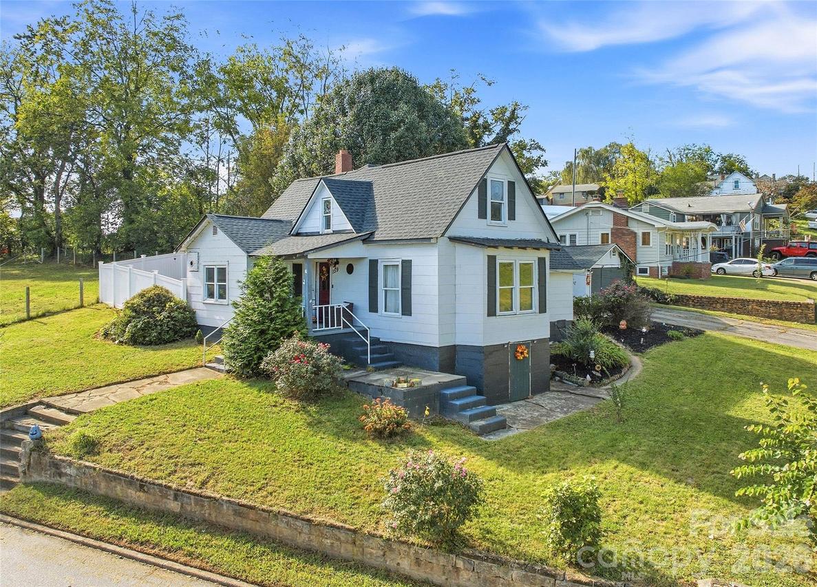 159 Ballew St., Canton, NC 28716