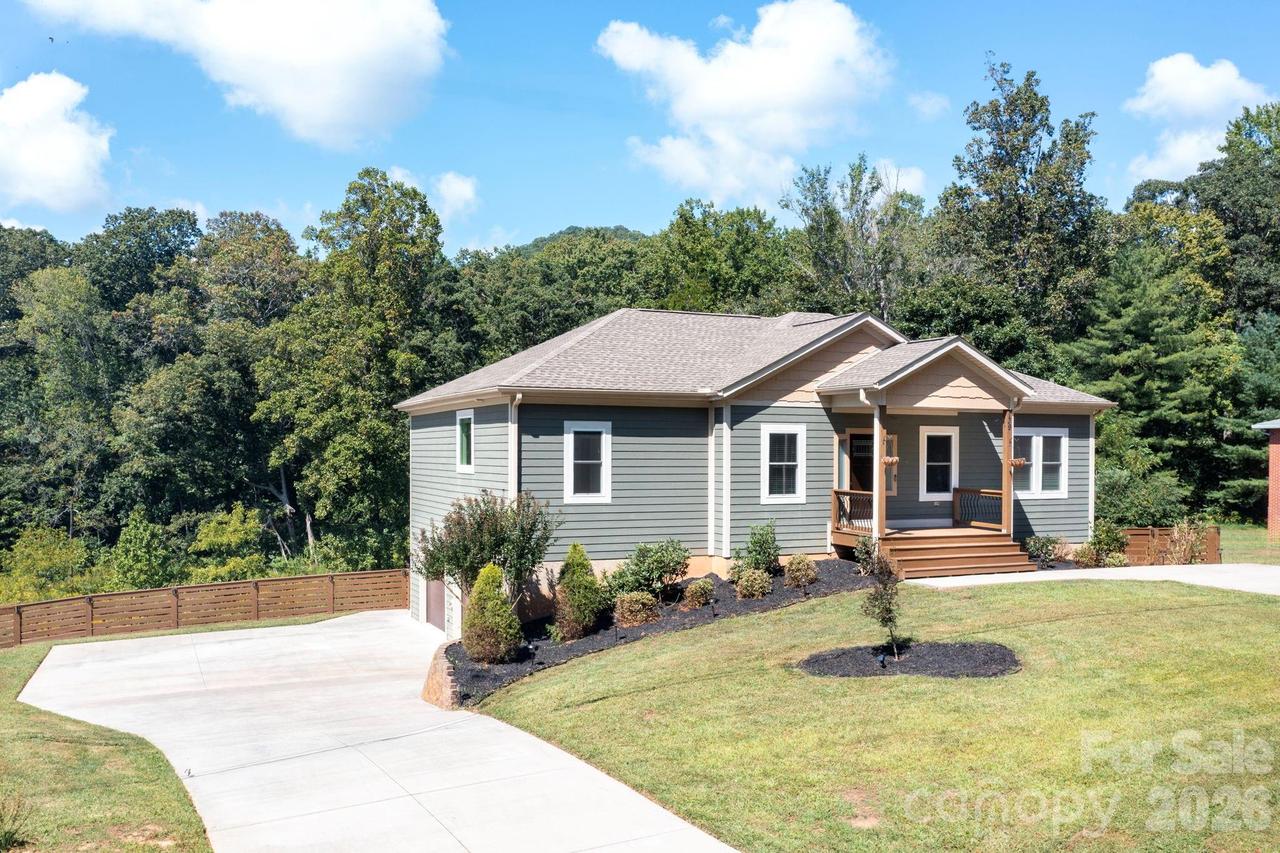 139 Ridge Rd., Candler, NC 28715