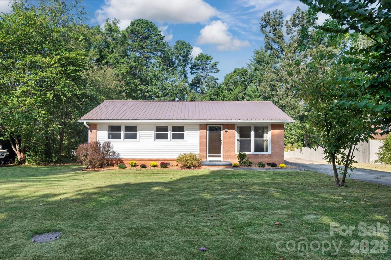 220 Richmond Hill Dr., Asheville, NC 28806