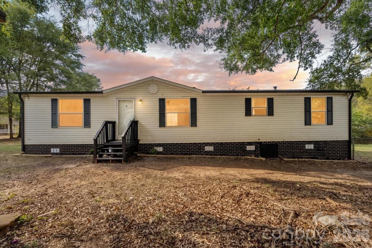 109 Puett Dr., Dallas, NC 28034