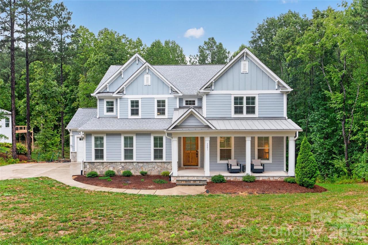 6601 Harbor Oaks Dr., Denver, NC 28037