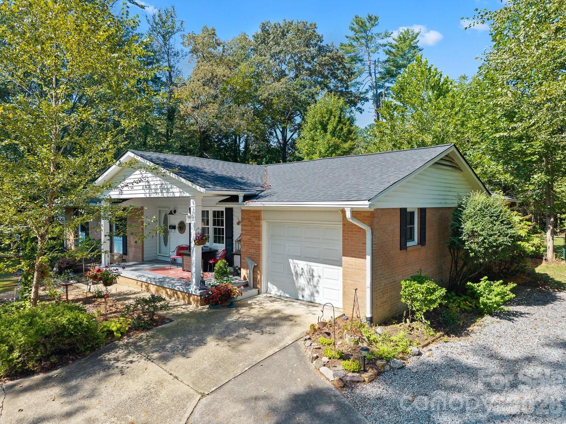 51 Parkview Dr., Brevard, NC 28712