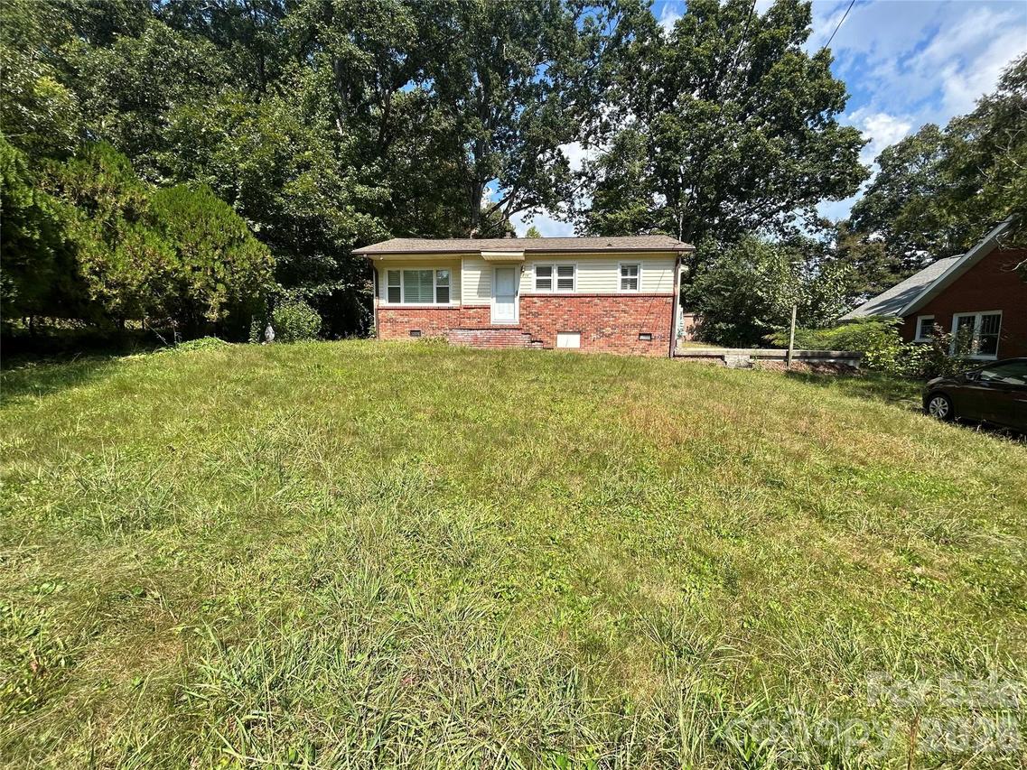 110 9th St., Black Mountain, NC 28711