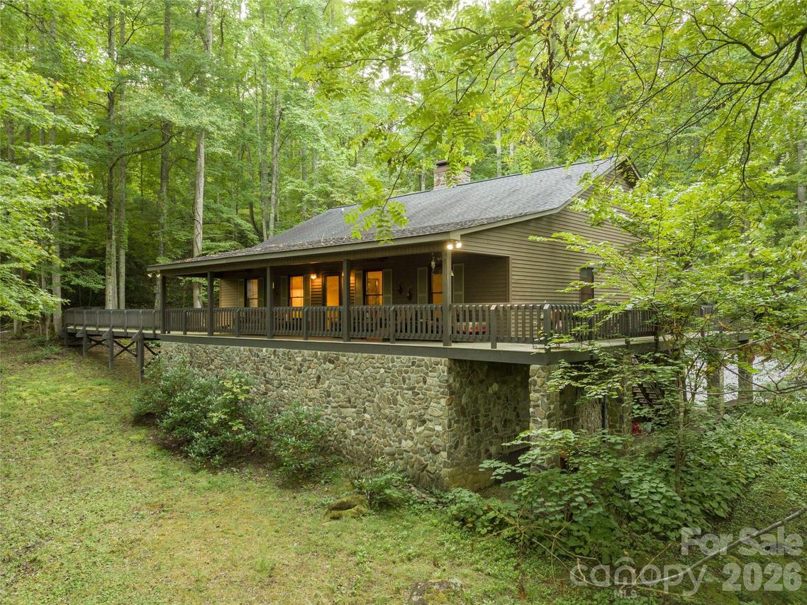 1221 Sam Cove, Robbinsville, NC 28771