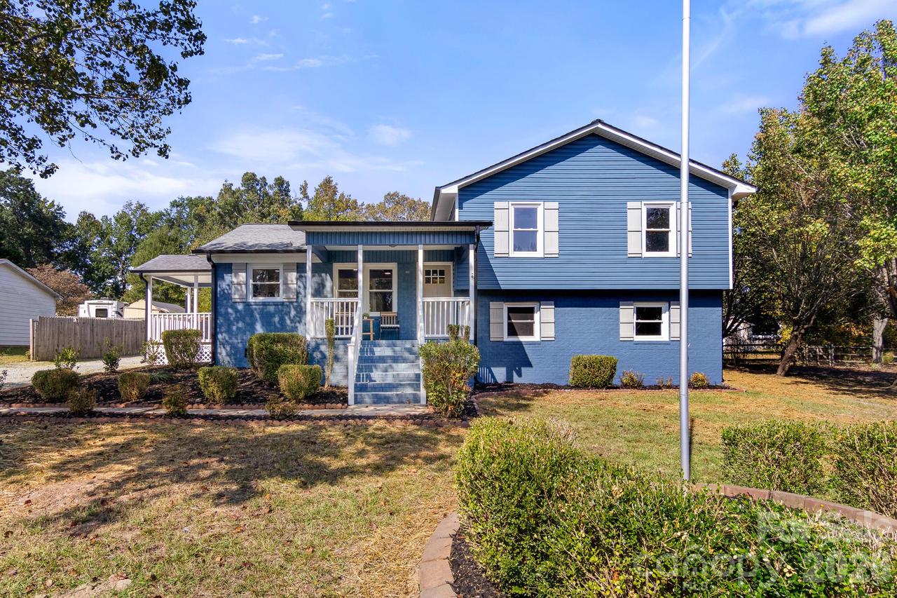 309 Catawba Cir., Matthews, NC 28104