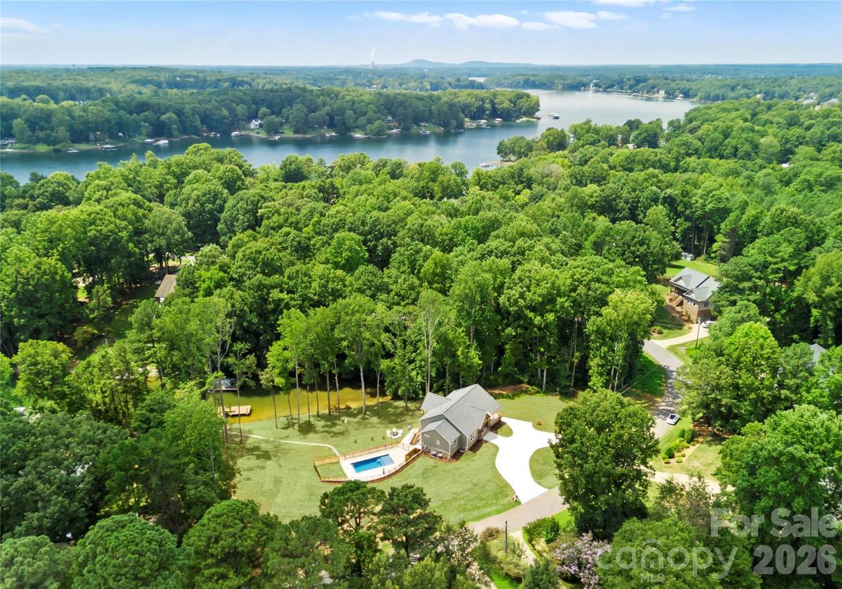 143 Hideaway Ln., Mooresville, NC 28117