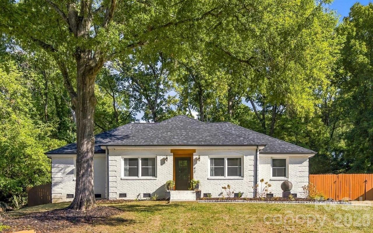 1142 Fox Run Dr., Charlotte, NC 28212