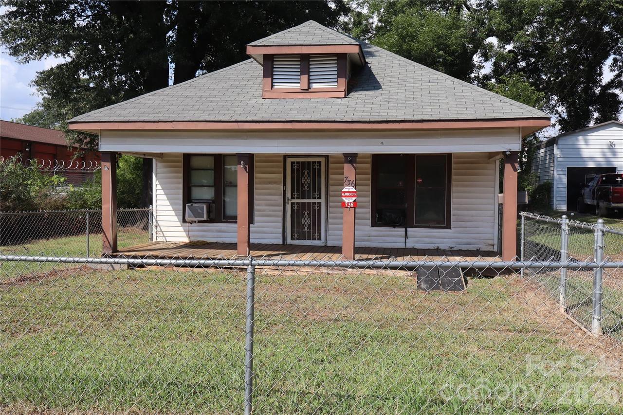 736 2nd Ave., Hickory, NC 28602