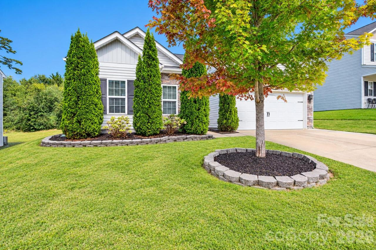 9012 Avery Meadows Dr., Charlotte, NC 28216