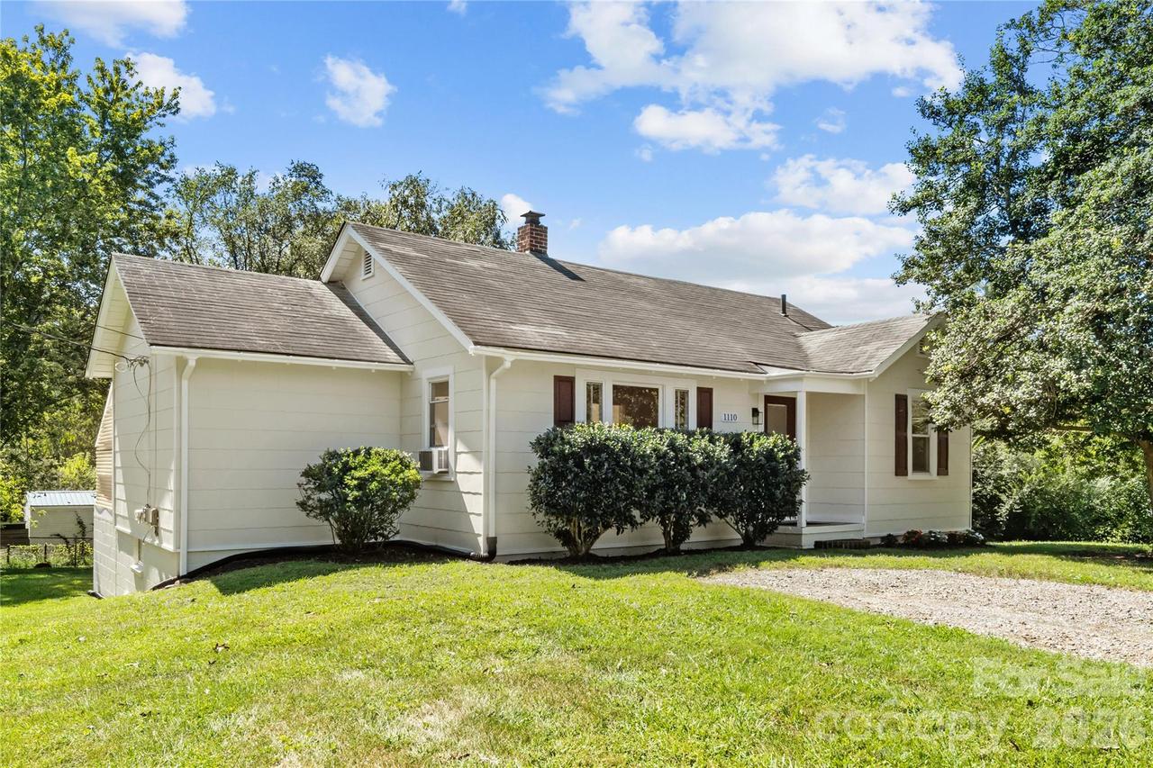 1110 N Ridge Rd., Hendersonville, NC 28792