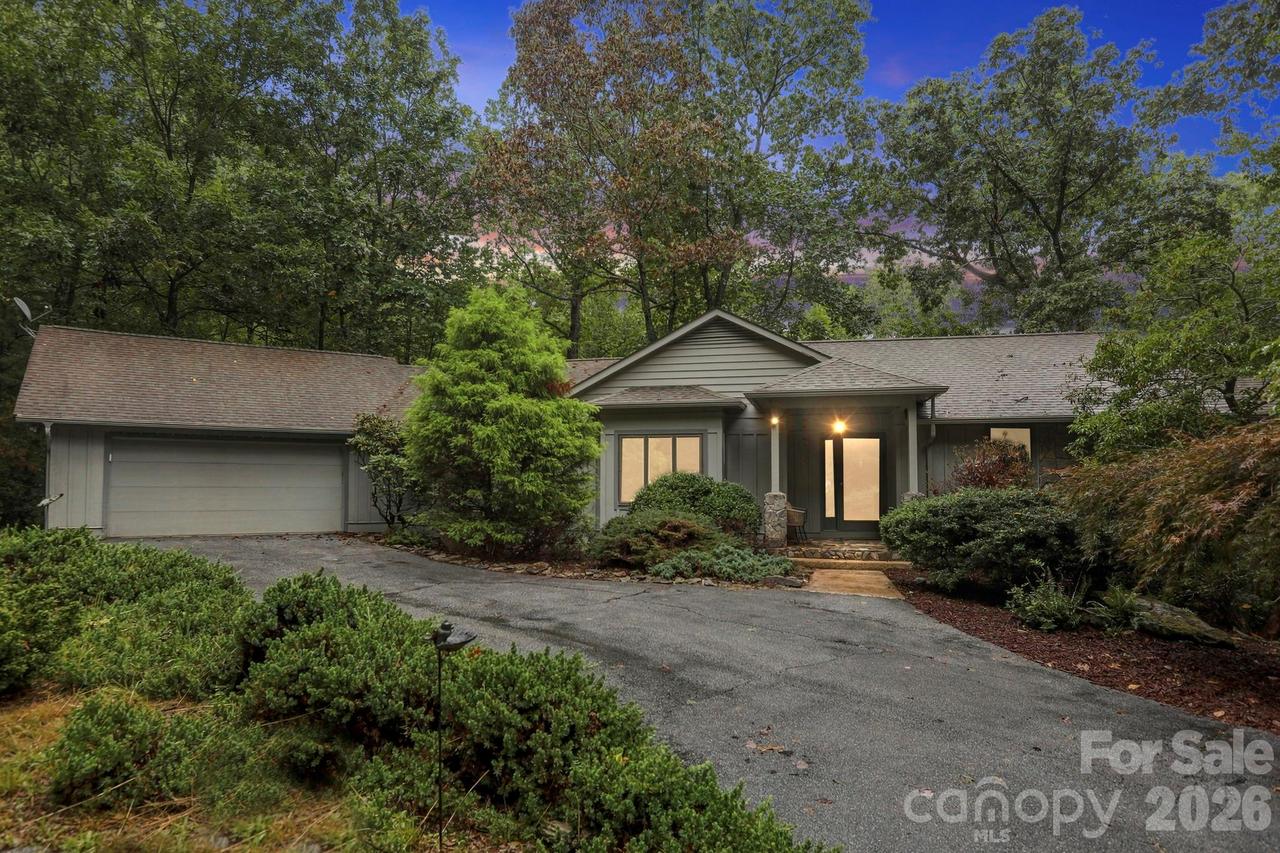 9 Laurel Forest Dr., Horse Shoe, NC 28742