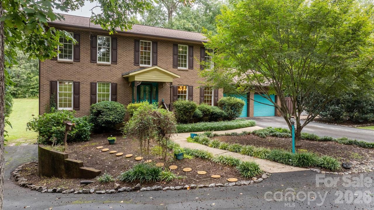 3110 Ninth Tee Dr., Newton, NC 28658