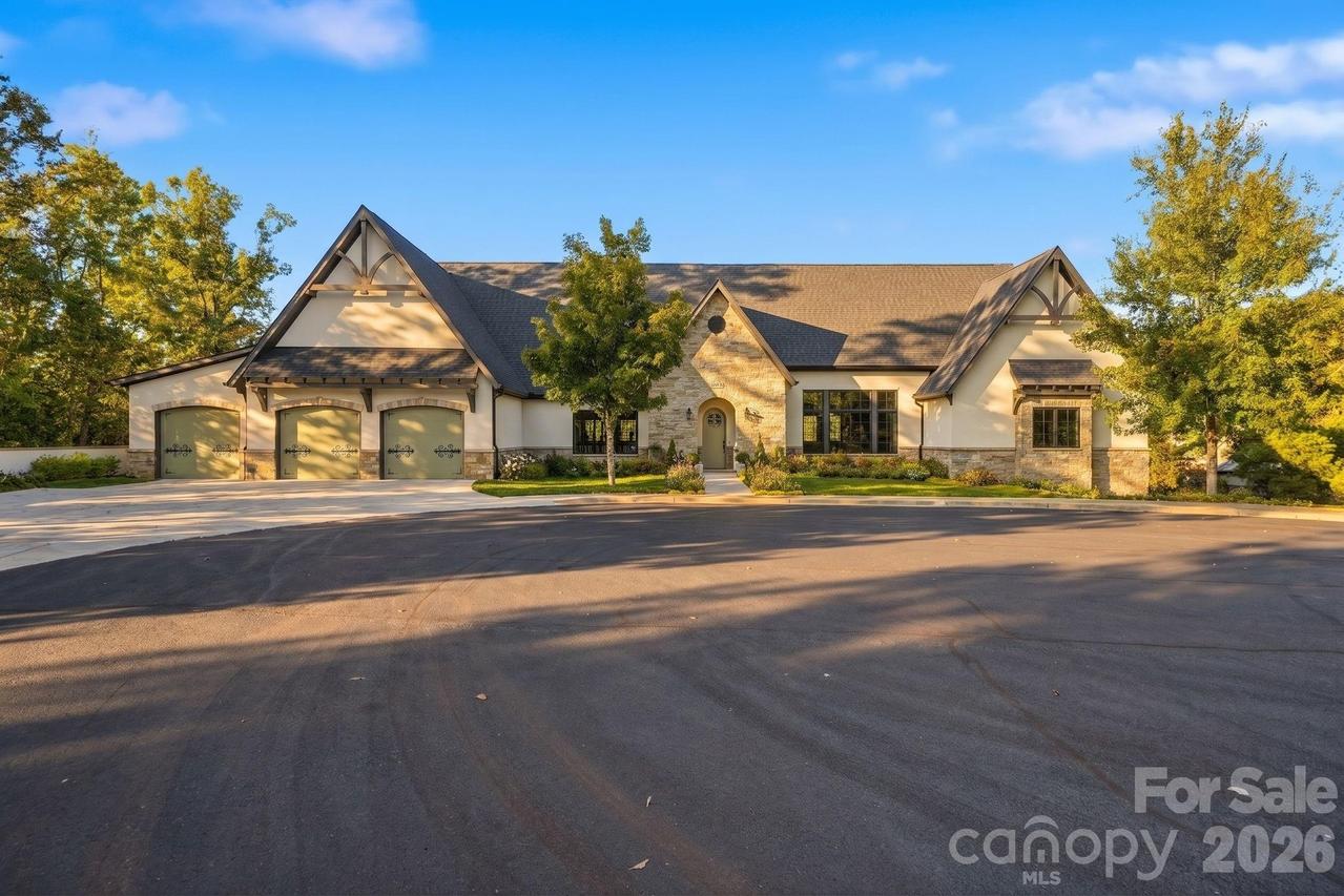 21 Evian Ct., Asheville, NC 28804