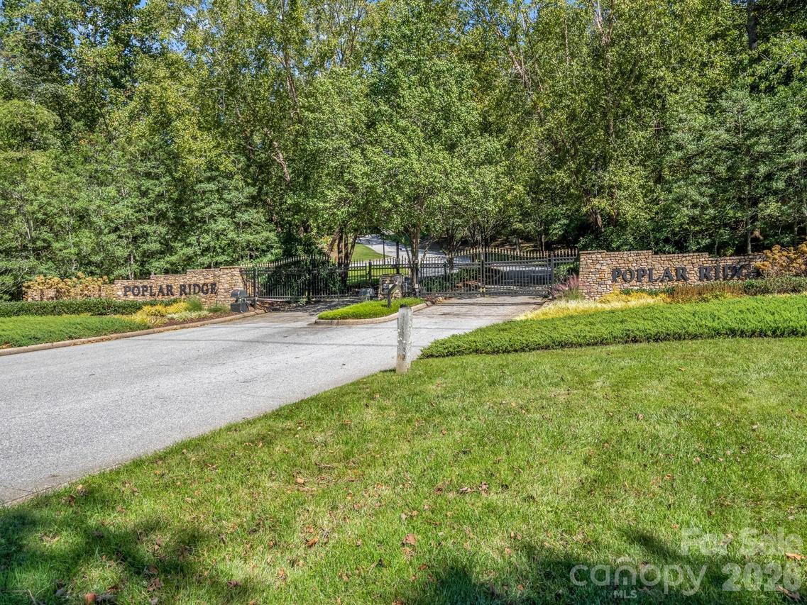 504 Barrington Dr., Asheville, NC 28803