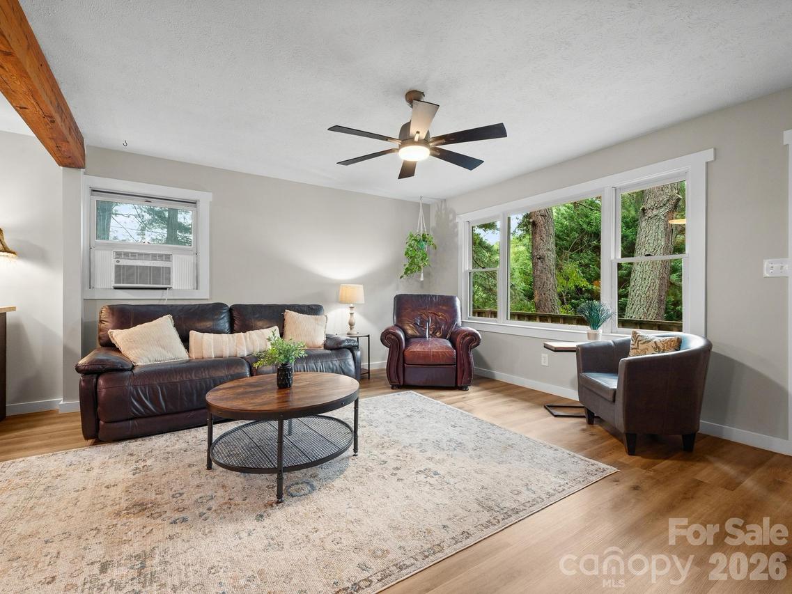 305 Youngs Cove Rd., Candler, NC 28715