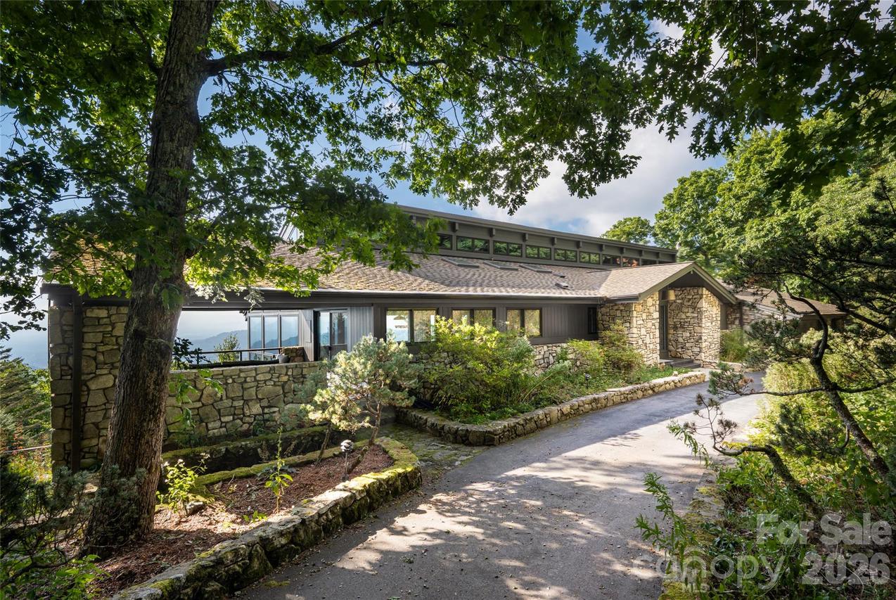 28 Peach Knob Dr., Asheville, NC 28804